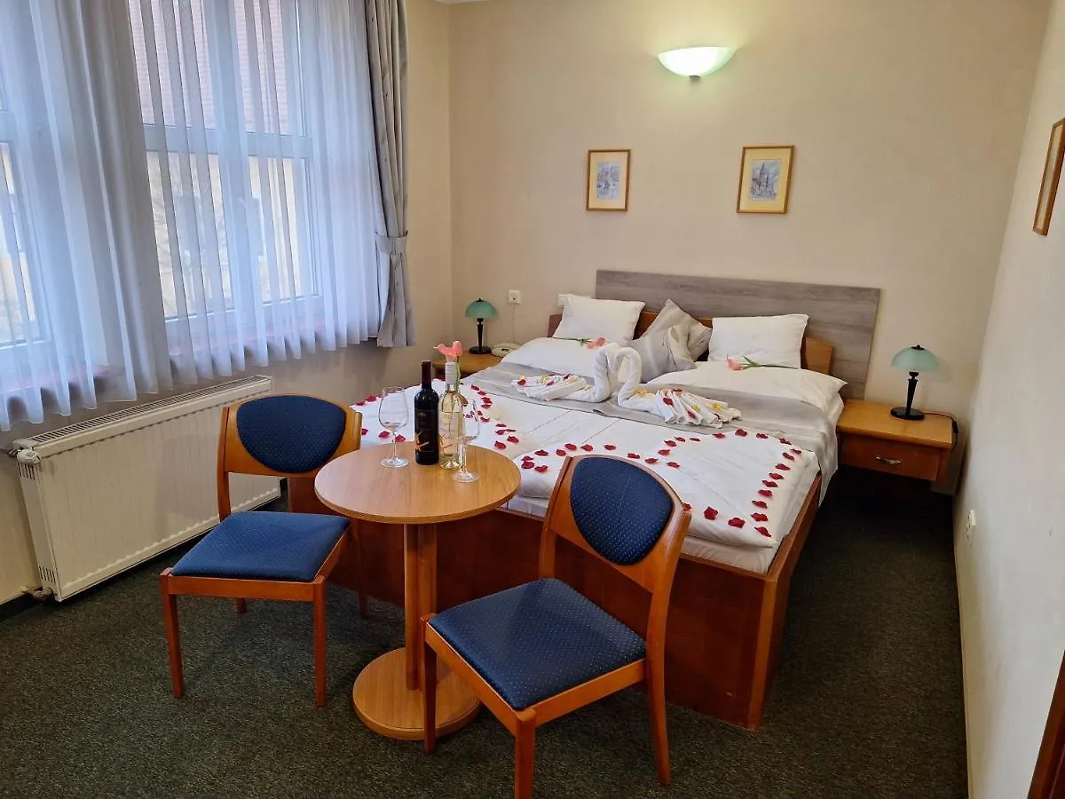 Hotel Unicornis Eger Maďarsko