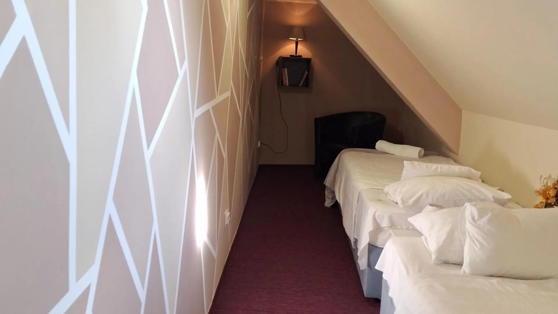 Hotel Unicornis Eger