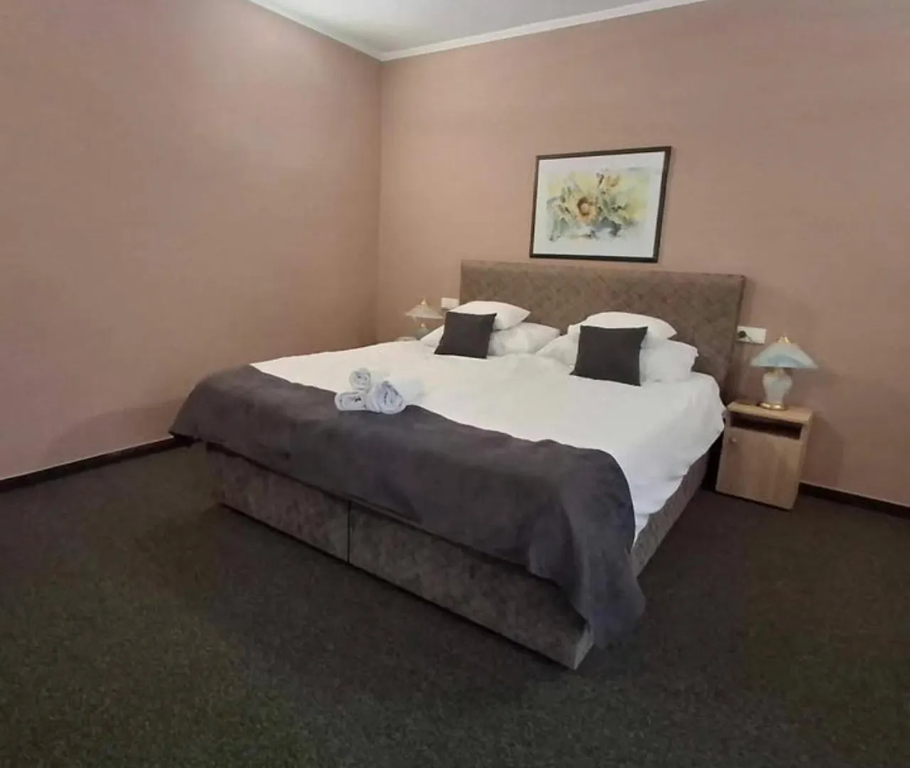 Hotel Unicornis Eger