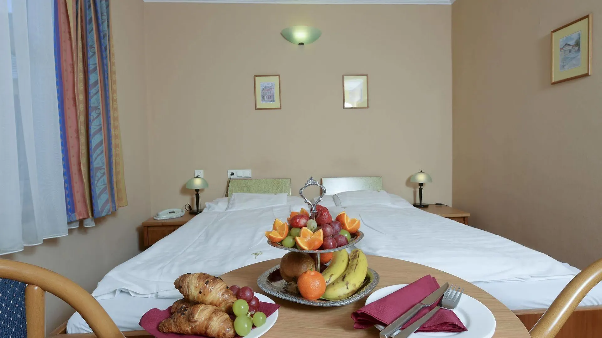 Hotel Unicornis Eger